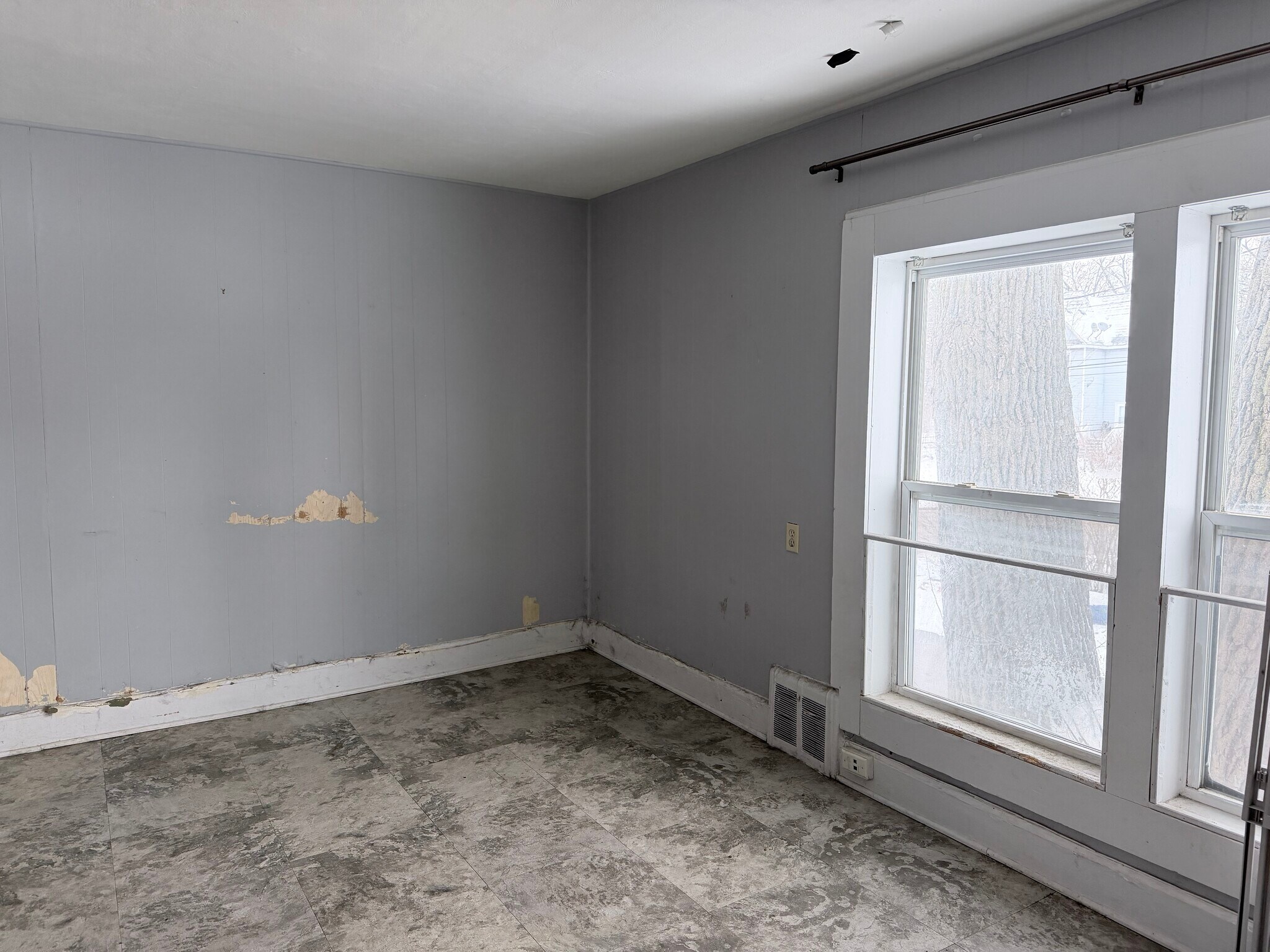 Building Photo - 503 N Eastwood Dr