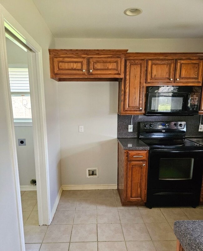Building Photo - Gorgeous 3 Bedroom, 2 Bath Home in Flint!