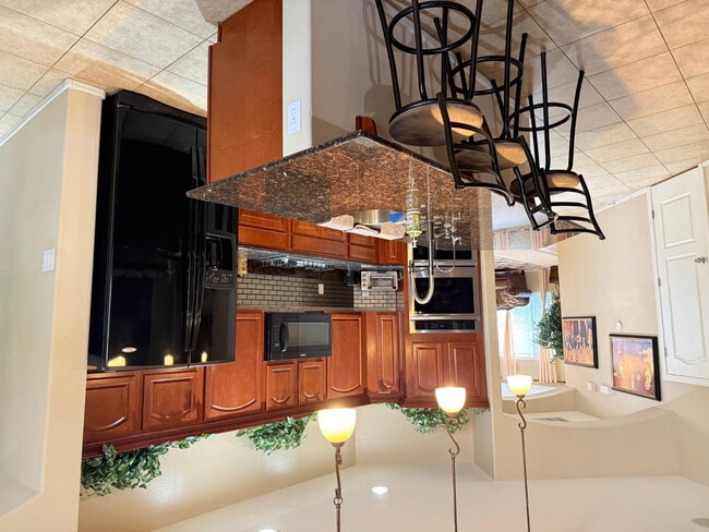 Building Photo - 1928 W Spur Dr