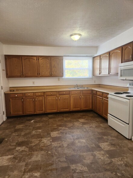 Building Photo - 1619 Townsley Rd