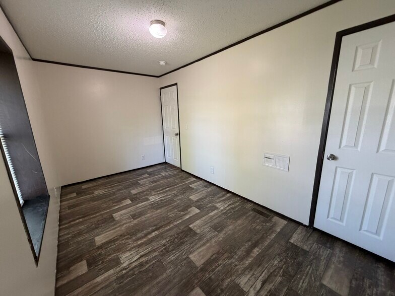 Building Photo - 2331 Wellington Green Dr