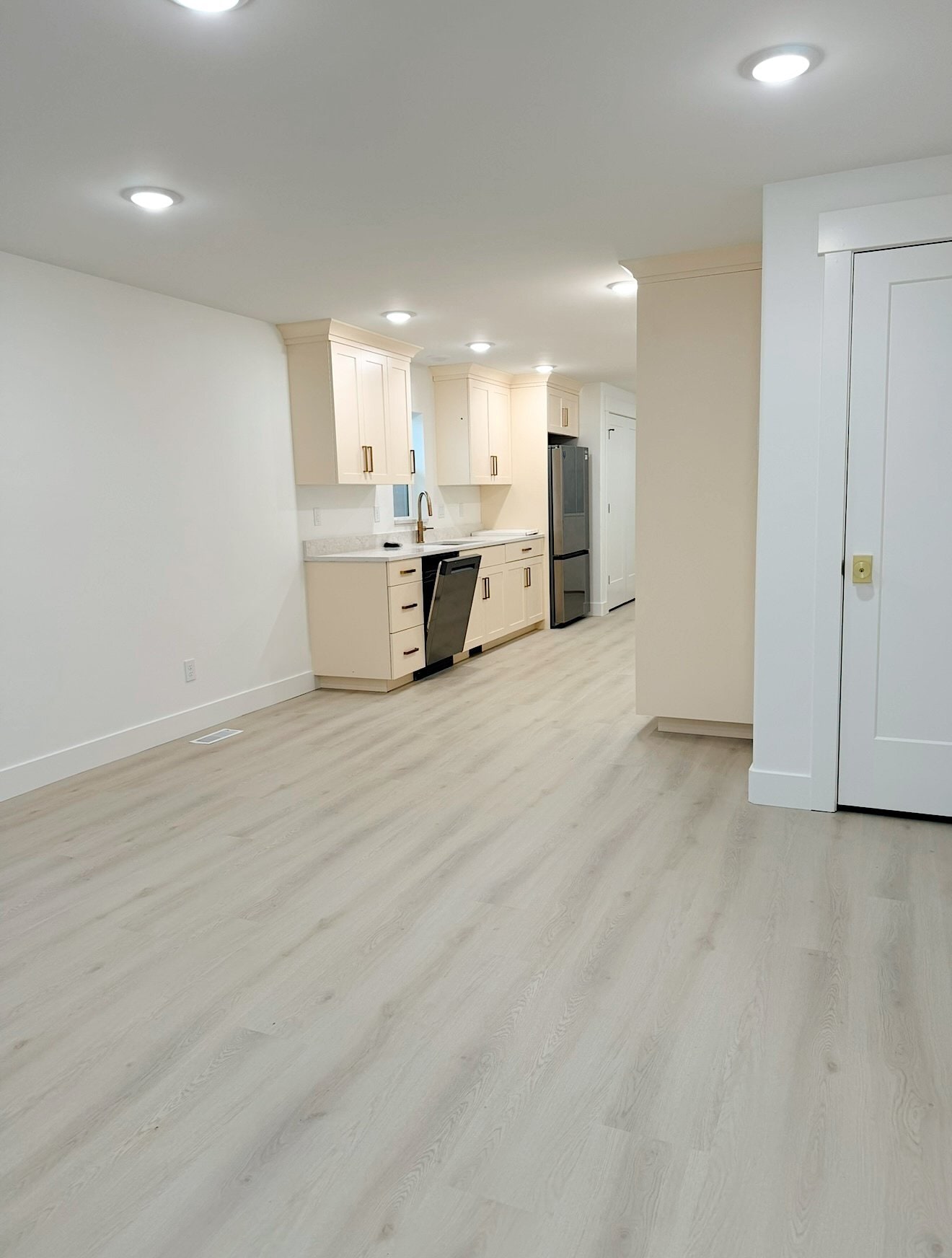 Building Photo - 266 S 1400 W