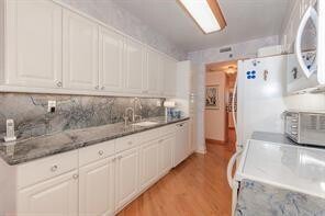 Building Photo - 3598 Yacht Club Dr