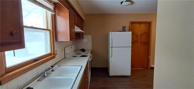 Building Photo - 801 S 5th St