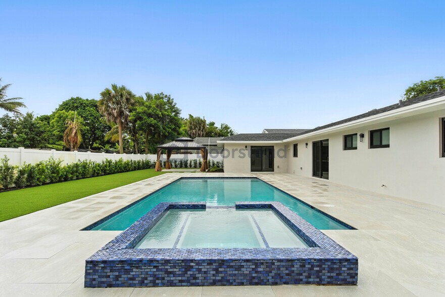 Building Photo - 6886 Tradewind Way