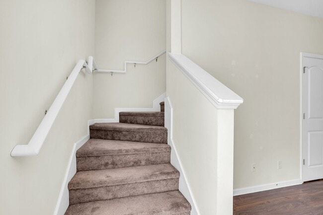 Building Photo - 3 Bedroom 2.5 Bathroom Townhome in Richmon...