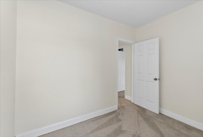 Building Photo - 923 S Hanley Rd