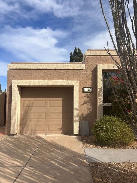 Building Photo - 1136 E Villa Rita Dr