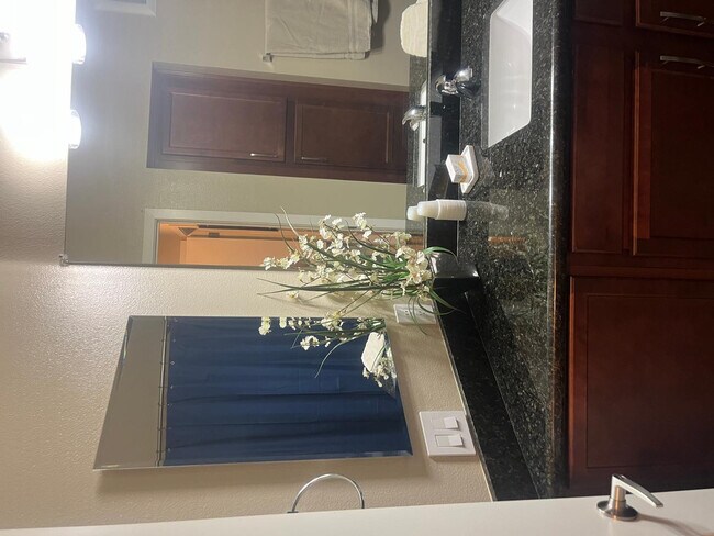 Building Photo - 2511 W Queen Creek Rd