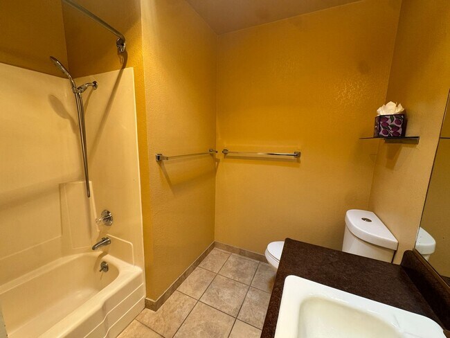 Building Photo - Very Nice Condo! 3 Miles to Cal Poly Groups Welcome Available June