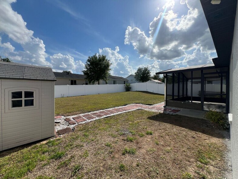 Building Photo - 920 Kingfisher Dr