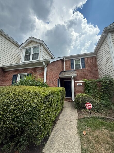Primary Photo - 9307 Kings Falls Dr