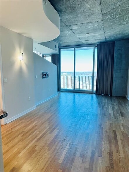 Building Photo - 400 W Peachtree St NW