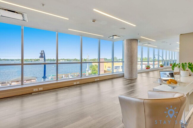 Building Photo - 777 N Ocean Dr