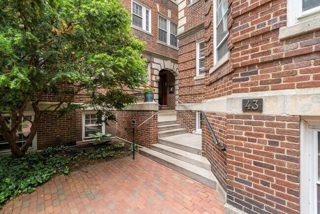 Building Photo - 43 Linnaean St
