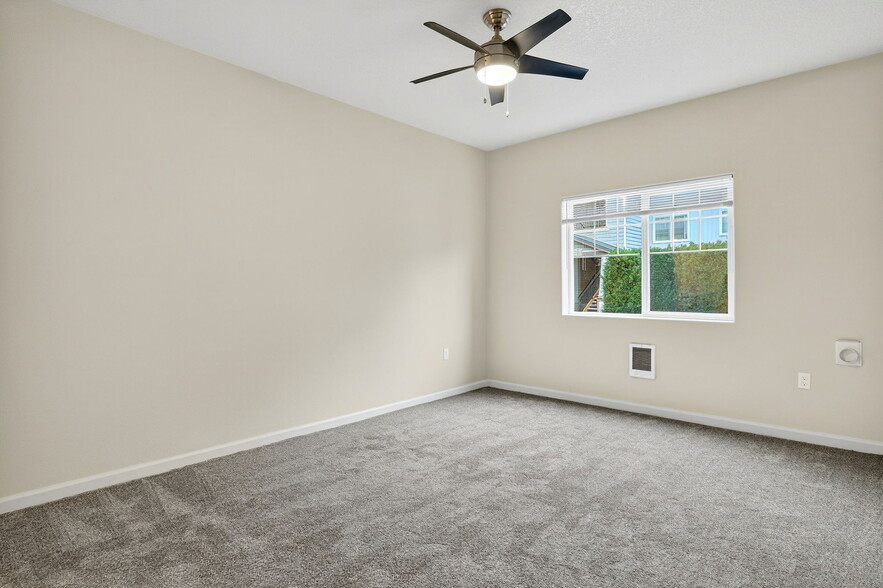 Building Photo - 10664 NE Holly St