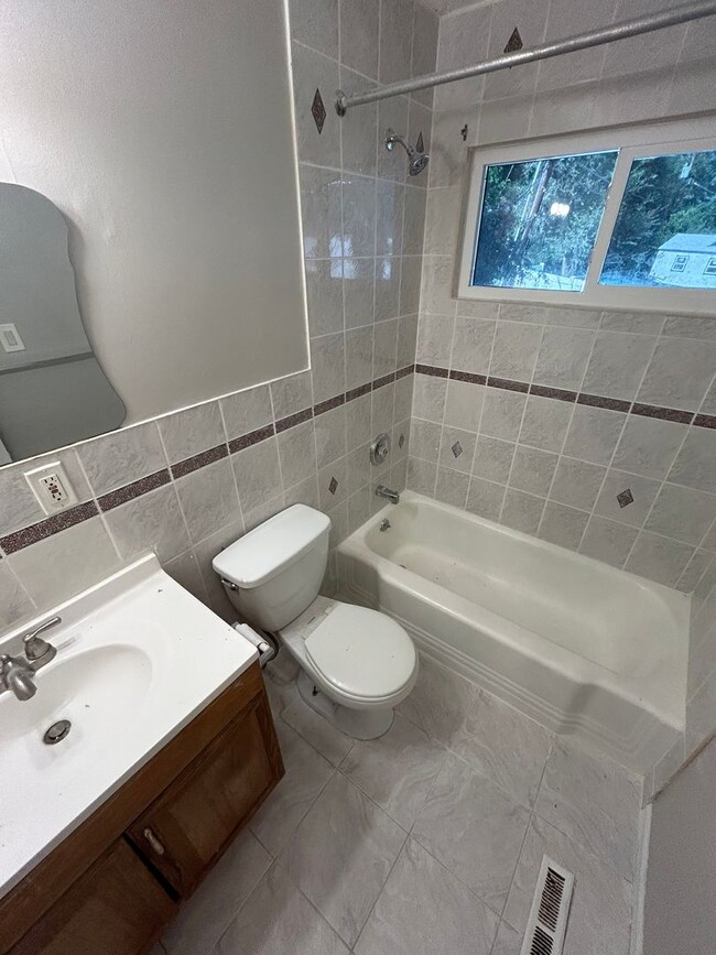 Building Photo - COMING SOON! Charming 3 Bed 1 Bath Home! $1295.00