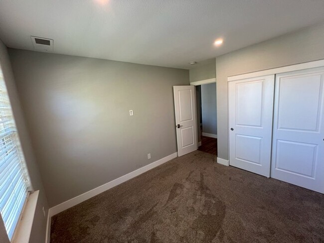 Building Photo - 1654 Lone Oak Trail