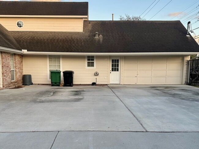 Building Photo - 5659 Lymbar Dr