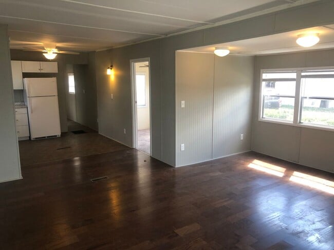 Building Photo - Updated 3 bedroom 1 bath mobile home with open floor plan