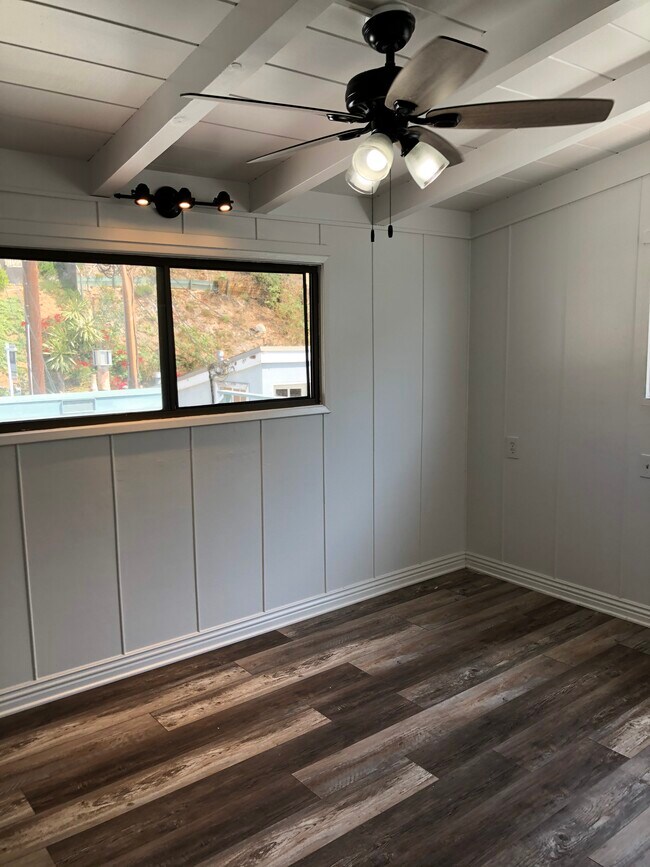 bedroom of comparable unit - 25414 Malibu Rd