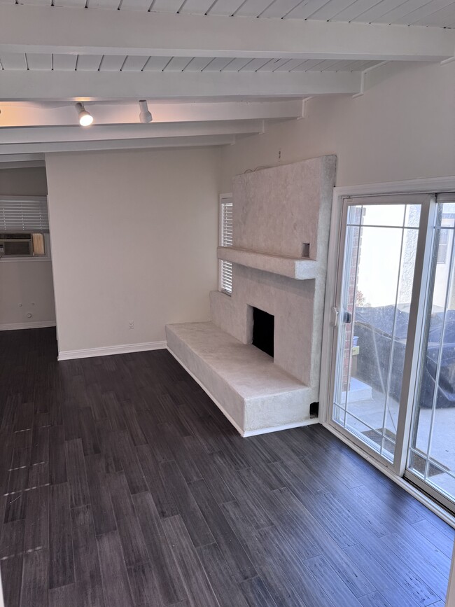 Family room - 5845 Sunfield Ave