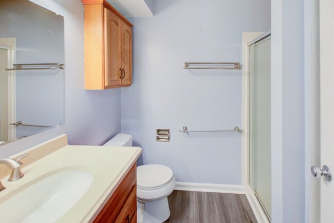 Building Photo - 2 Bed, 2 Bath Centrally Located Condo in G...