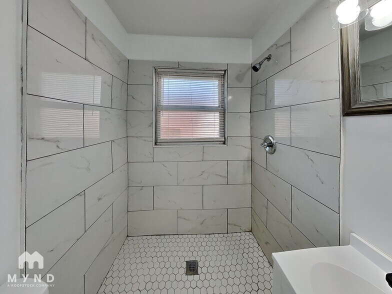 Building Photo - 1429 Vesta Ave