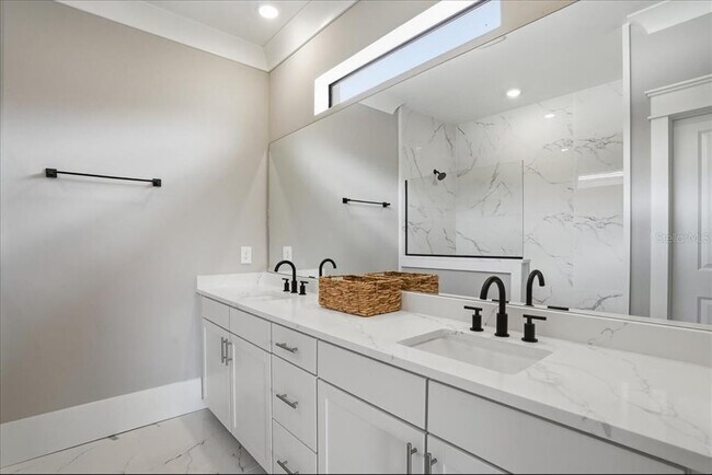 Building Photo - 15161 Serene Shrs Lp