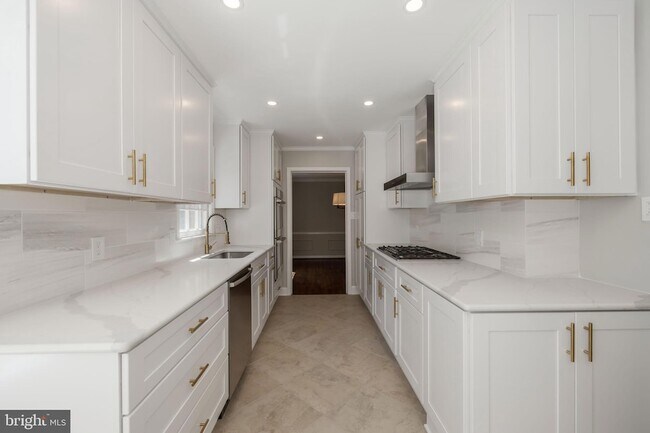Building Photo - 4887 35th Rd N