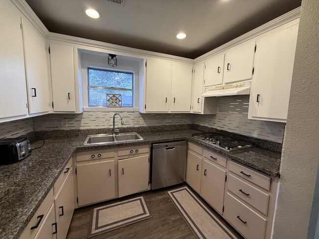 Building Photo - 6899 Jefferson Blvd