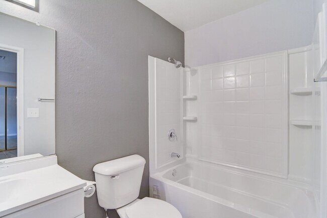 Building Photo - 417 N Lamb Blvd