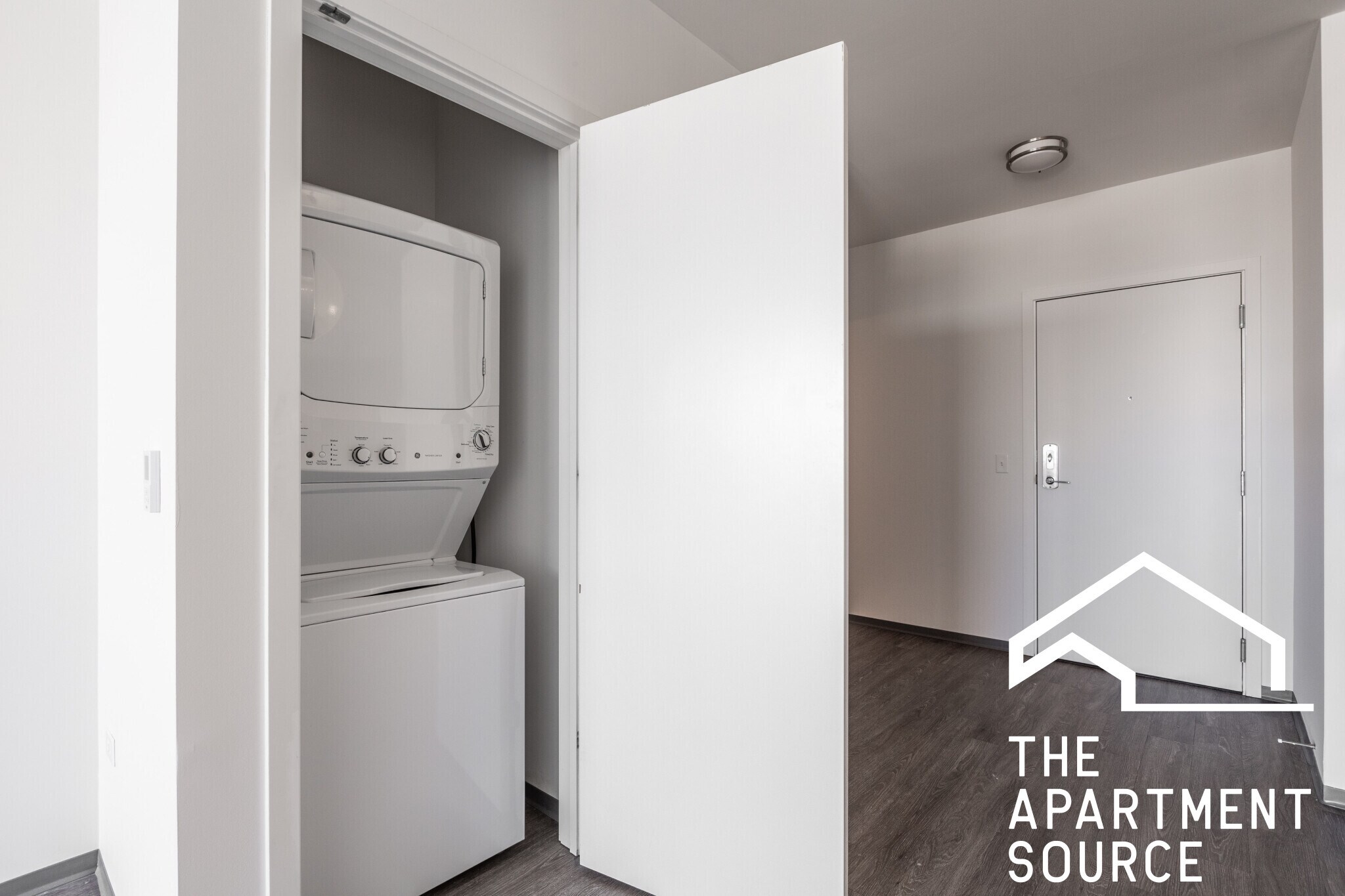 Building Photo - 2340 N California Ave