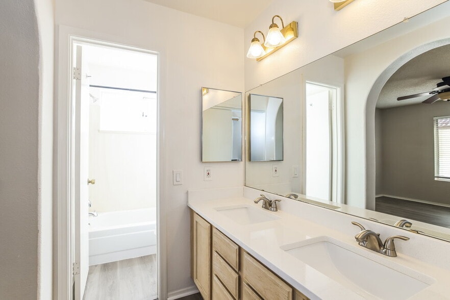 Building Photo - 3805 E Ironwood Dr