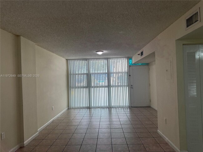 Building Photo - 915 NW 1st Ave