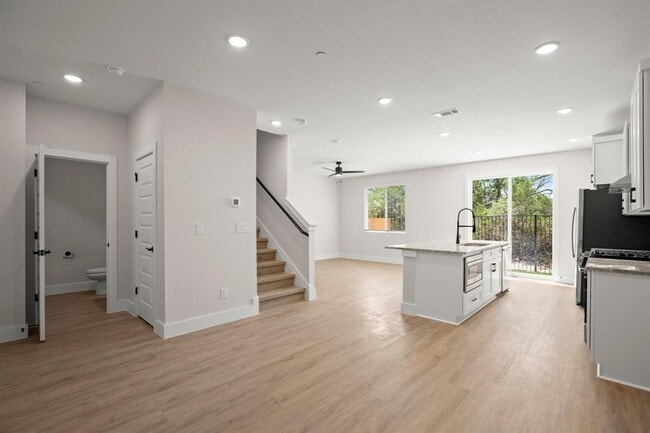Building Photo - 5502 Mobeetie Lp