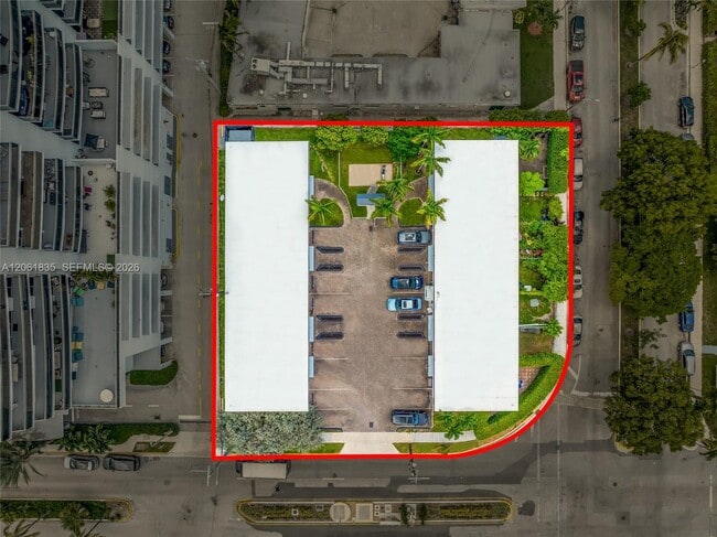 Building Photo - 7801 Hispanola Ave