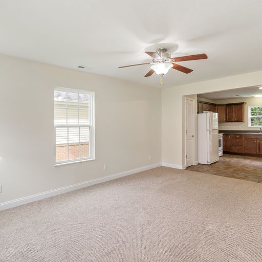 Building Photo - 1022 Lennox Cir