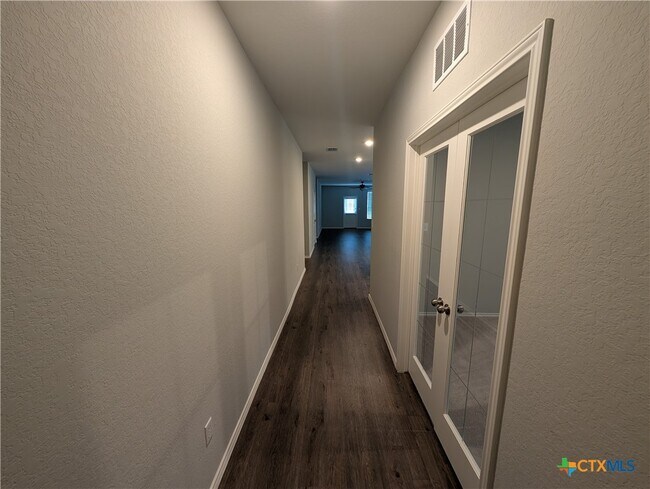 Building Photo - 755 Steeplebush