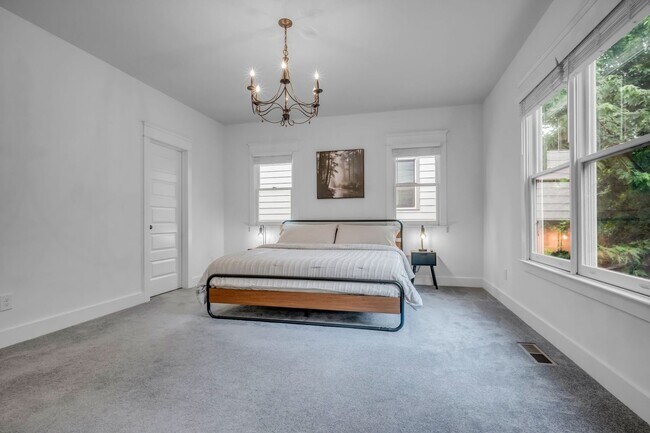 Building Photo - 3-bedroom, 2.5-bath rental home located in Nashville’s vibrant, 12 South!