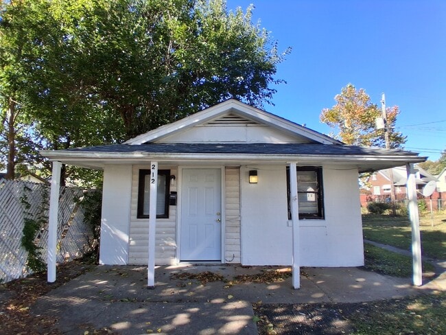 Primary Photo - 212 Edwards St