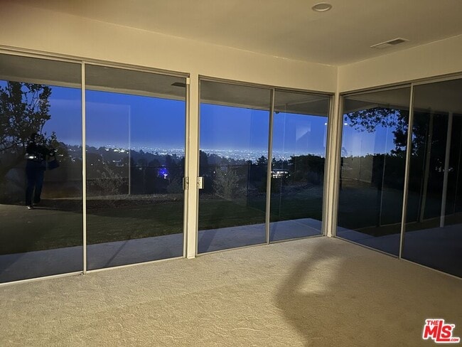 Building Photo - 1212 Roberto Ln
