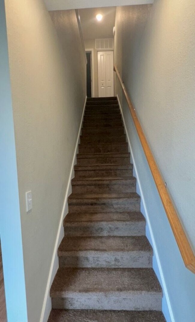 Building Photo - 3/3 condo convenient to FSU, FAMU, TSC, re...