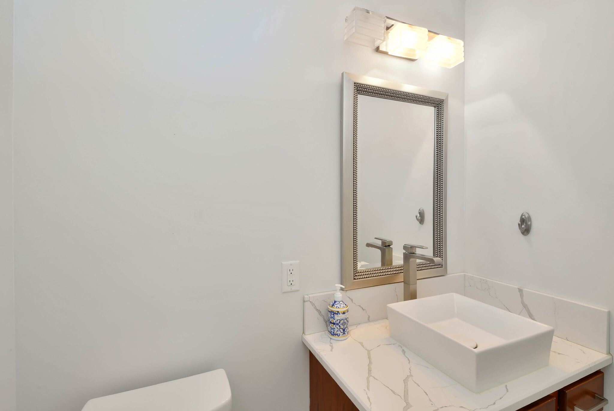 1/2 Bath - 154 W Beaton Dr