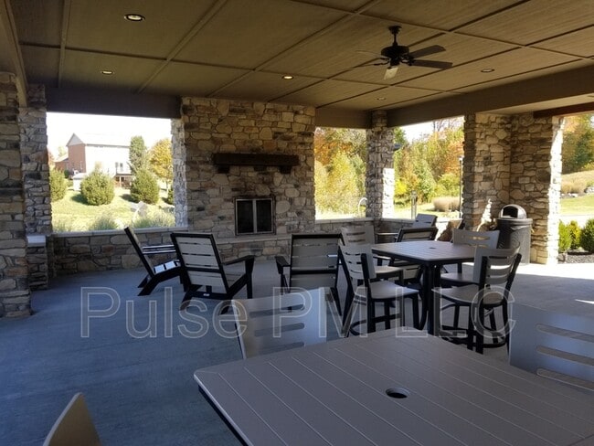 Building Photo - 6179 Ballyshannon Dr