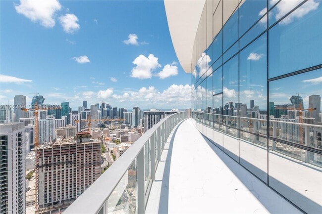 Building Photo - 851 NE 1st Ave