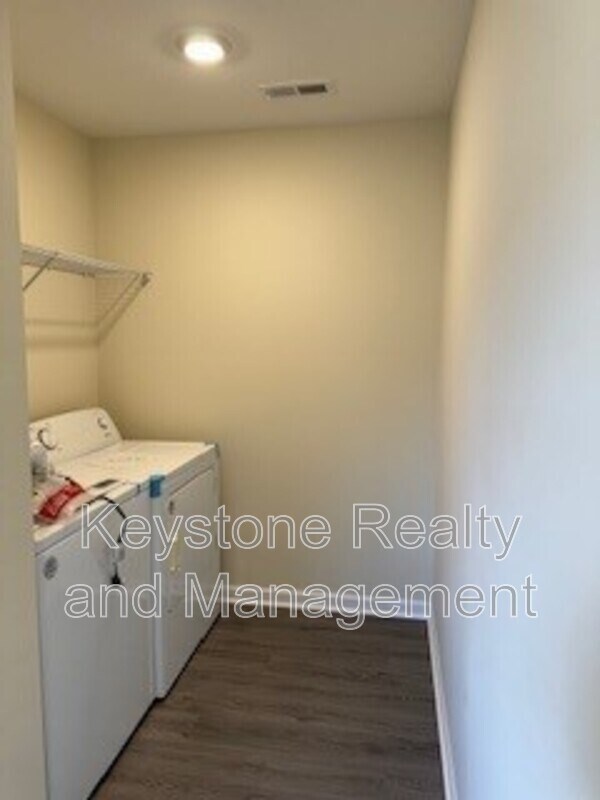 Building Photo - 157 Mace Ln