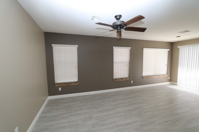 Building Photo - Beautiful 2 Story Home With Pool!!!