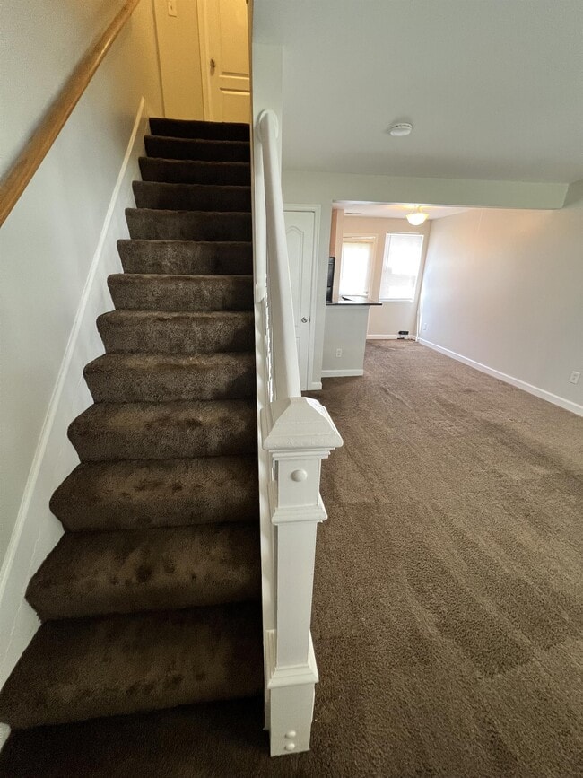 Building Photo - 6890 Hawthorne St