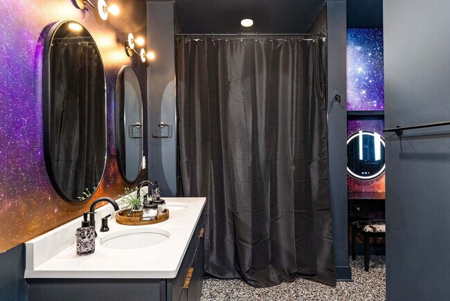 Building Photo - 245 Hermitage Ave